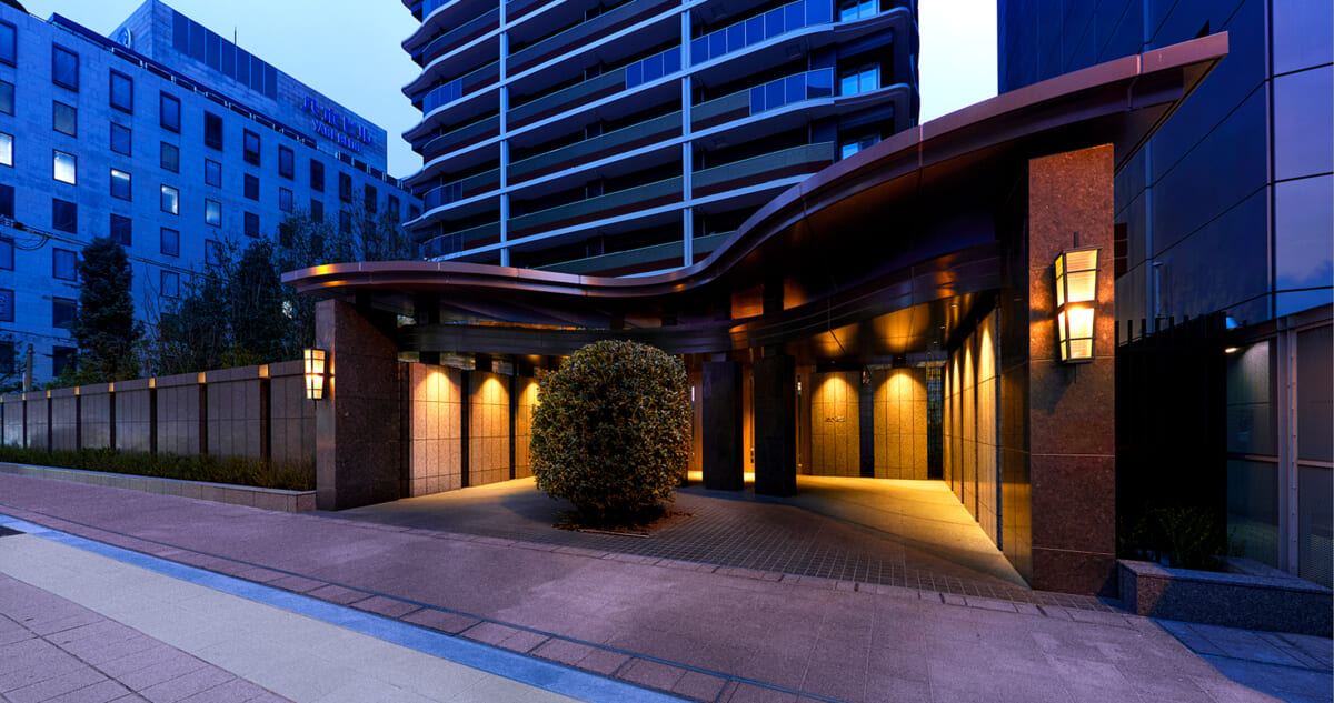 ローレルタワー堺筋本町外観